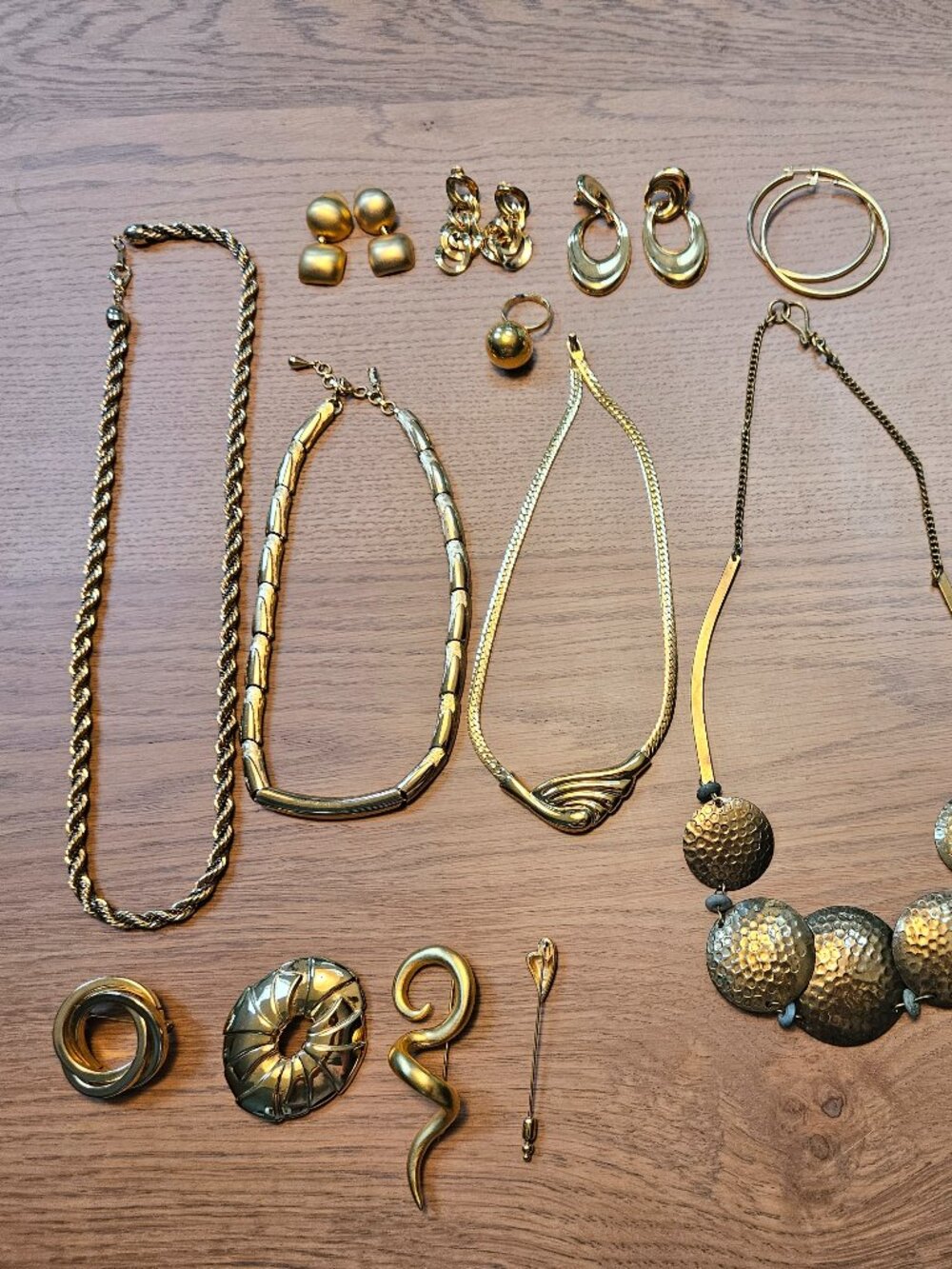 Vintage Gold Tone Costume Jewelry Lot 16pc Necklaces Brooches Earrings 1980s